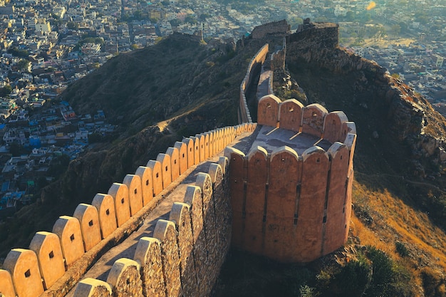 Selektiver Fokus auf Nahargarh Fort am Rande der Aravalli Hills, Jaipur, Rajasthan, Indien