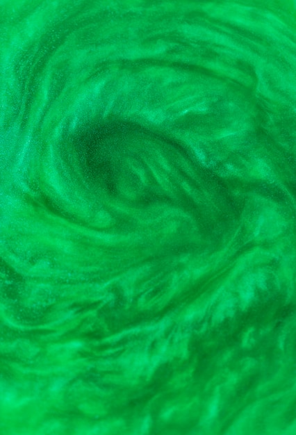 Selektiver Fokus, schimmerndes grünes Wasser mit Funkeln. abstrakter Hintergrund. funkeln