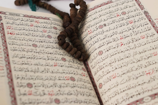 Selektiver Schwerpunkt auf der Erforschung von Tasbih und Koran