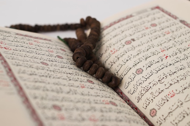 Selektiver Schwerpunkt auf der Erforschung von Tasbih und Koran