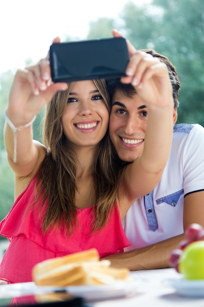 Foto „self-portrait des lächelnden paares“