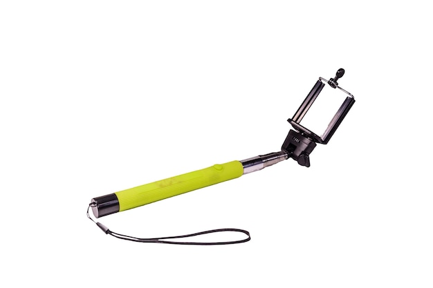 Selfie stick con abrazadera ajustable aislado sobre un fondo blanco.