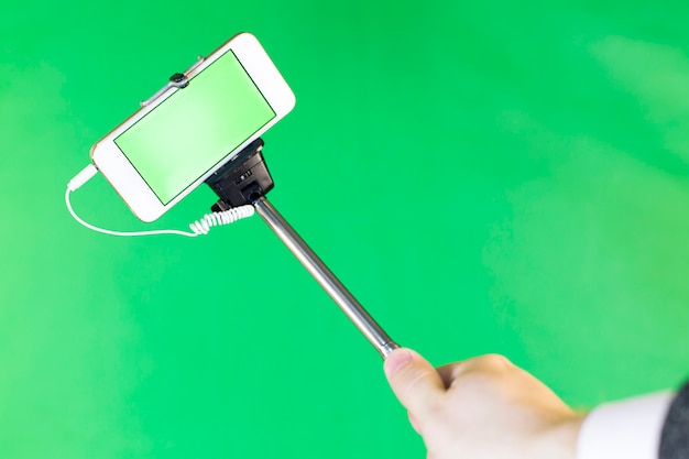 Selfie Stick auf grün