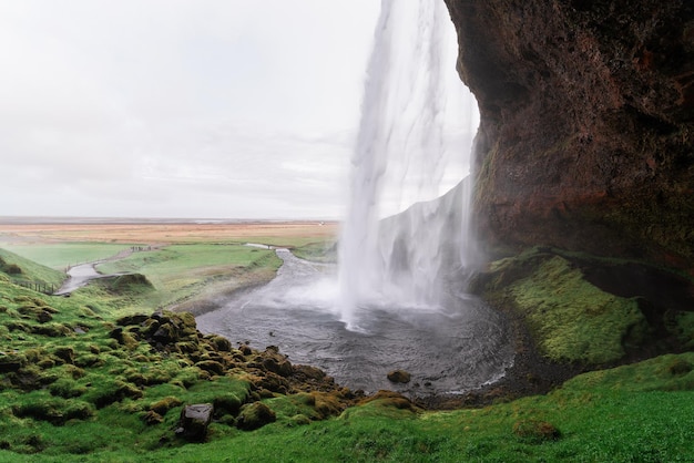 Seljalandsfoss cachoeira pitoresca e majestosa Islândia