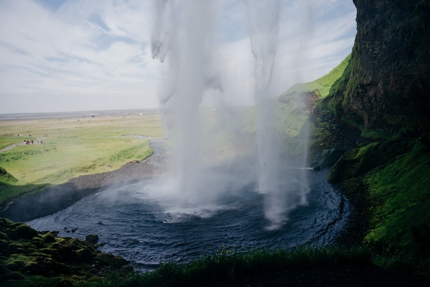 Seljalandsfoss, una hermosa y turística cascada en el sur de Islandia. Foto de alta calidad