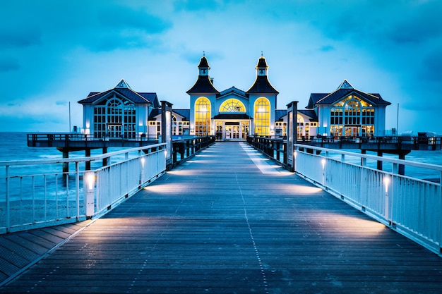 Sellin pier isla de Ruegen Alemania en la noche