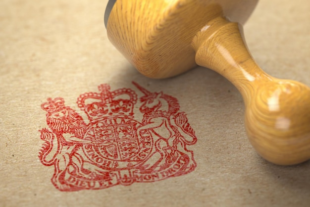 Sello de escudo de armas del Reino Unido con sello de goma en papel artesanal