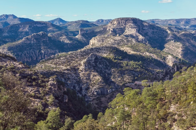 Selva e montanhas na estação das chuvas no México