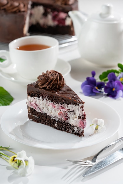 Selva Negra, pastel tradicional alemán con licor de cerezas y cerezas