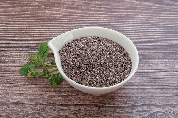 Foto sementes de chia dietéticas na tigela