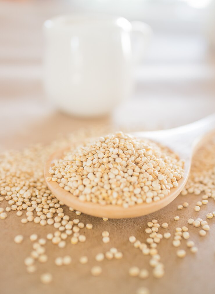 Sementes de quinoa branca orgânica crua