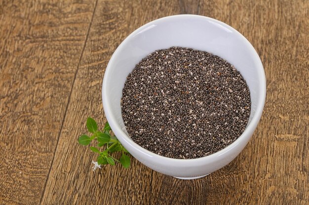 Sementes dietéticas de Chia na tigela