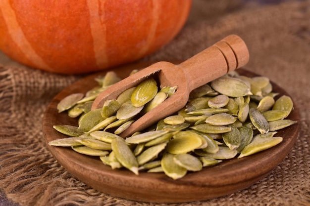 Foto semillas de calabaza peladas, picantes y saludables