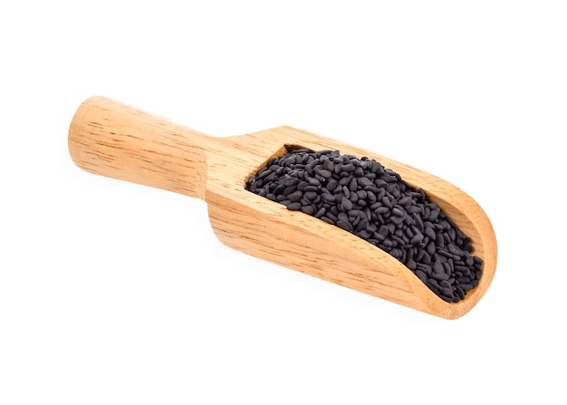 Semillas de sésamo en una cuchara de madera