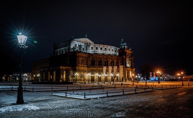 Semperoper por la noche