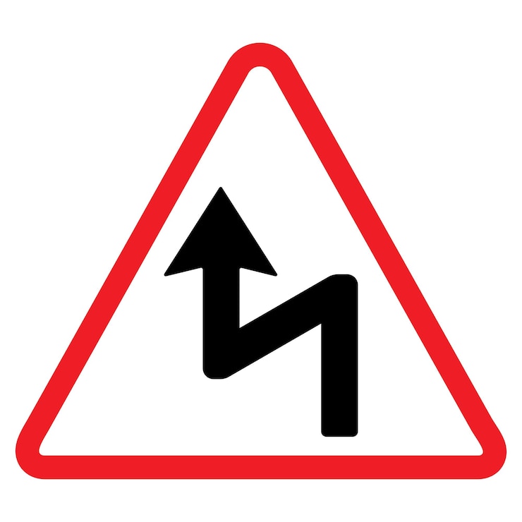 Foto señal de advertencia de curva hacia la derecha triángulo rojo flecha negra símbolo de tráfico señal de carretera de advertencia