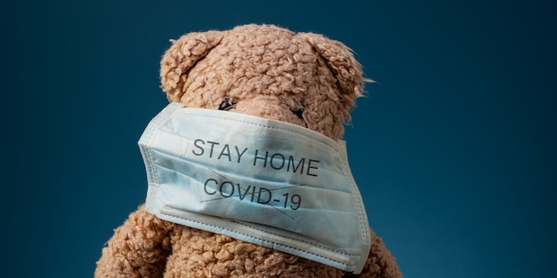 Señal de advertencia Stay Home para detener el virus Covid 19