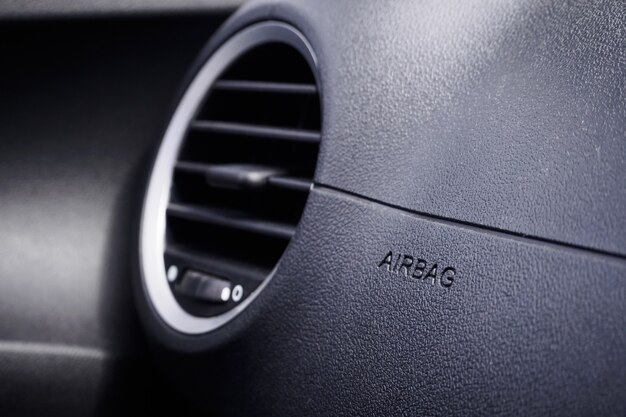 Señal de airbag de seguridad en el coche.