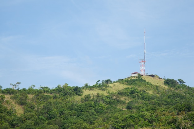 Foto señal de antena de telecomunicaciones.