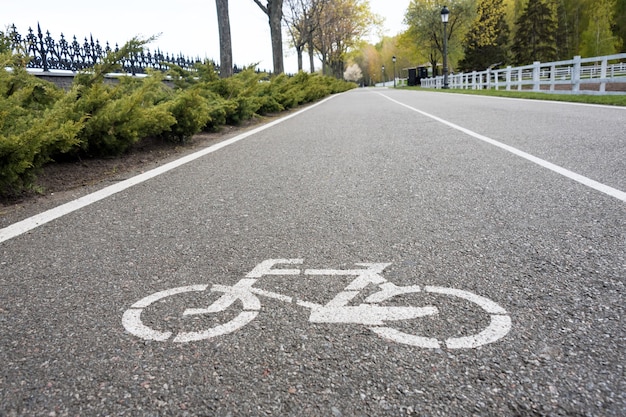 Foto señal de bicicleta en la carretera