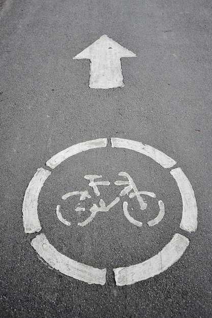 Foto señal de carretera carril bici en el pavimento