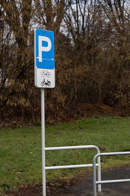 Señal para estacionar bicicletas y motocicletas