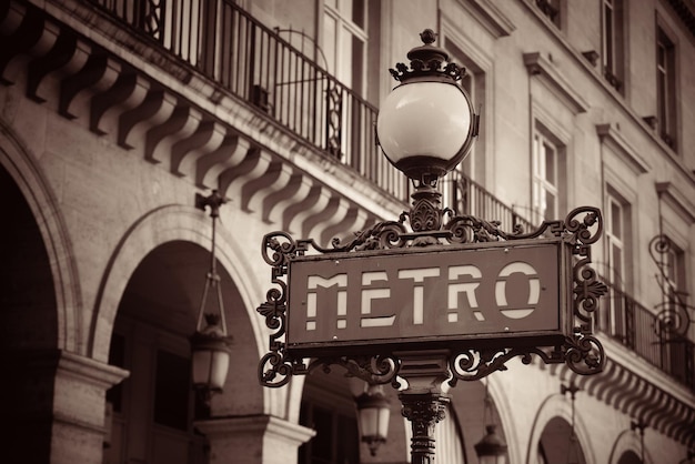 Foto señal de metro de parís en la calle