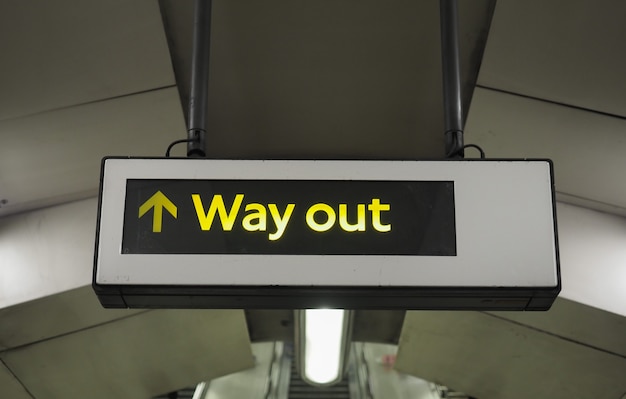 Señal de salida de salida en el metro de Londres