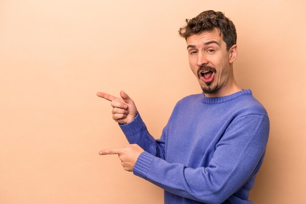 Señalar con el dedo índice un espacio de copia que expresa emoción y deseo