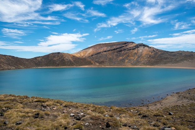 Foto senderismo por el cruce alpino de tongariro en la meseta central