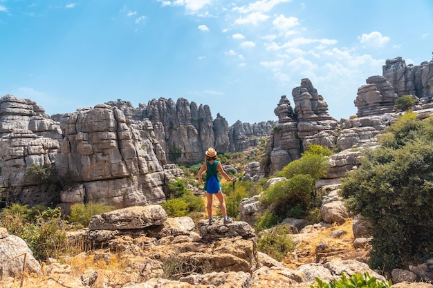 Senderismo por el Torcal de Antequera por el sendero verde y amarillo disfrutando de la libertad Málaga Andalucía