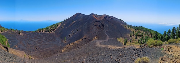 Sendero hacia el cráter del volcán de la Palma