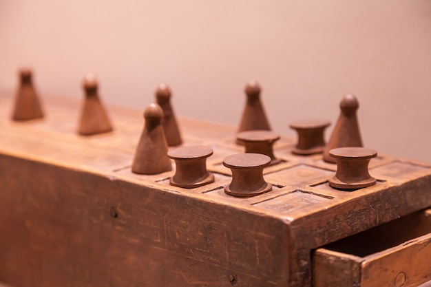 Senet ist eines der ältesten bekannten Brettspiele, 3.500 v. Chr. Dies ist der Vater des Schachspiels.