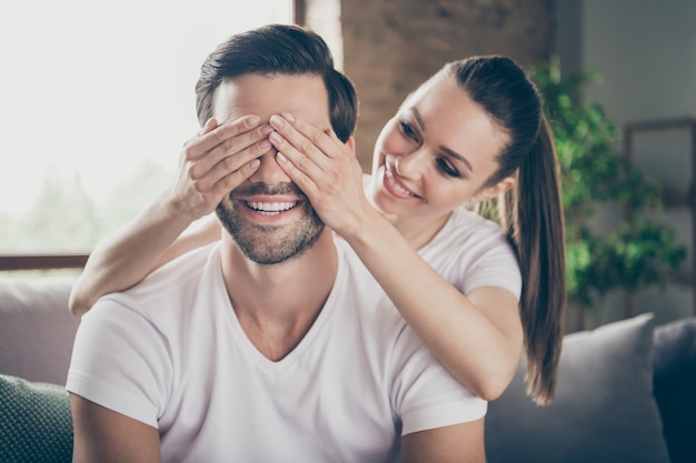 senhora charmosa cara bonito casal adorável menina olhos de capa cara