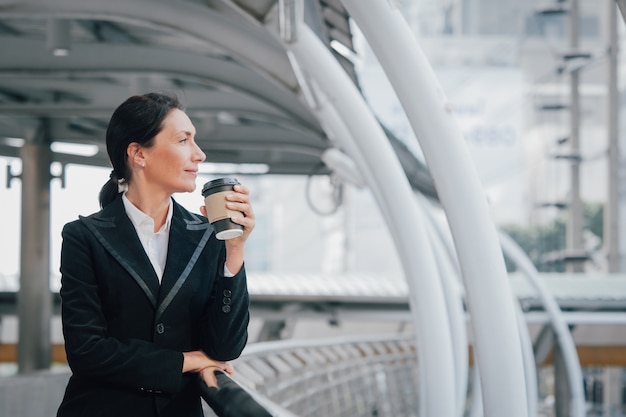 Senior mujer de negocios portriat