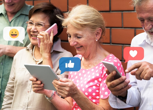 Seniors em mídias sociais