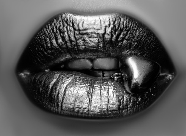 Foto sensual mulher dourada lábios mulheres lábios dourados boca feminina de perto com batom dourado