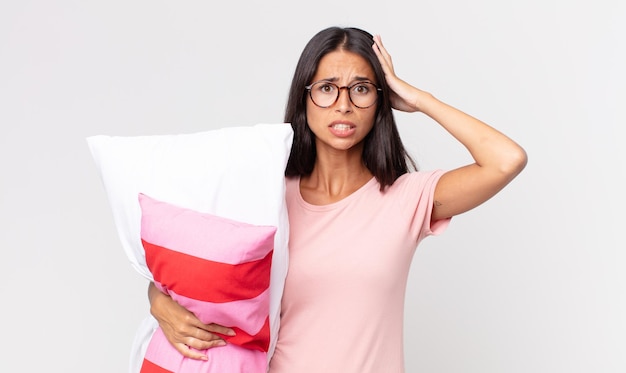 Sentindo-se estressado, ansioso ou assustado com as mãos na cabeça