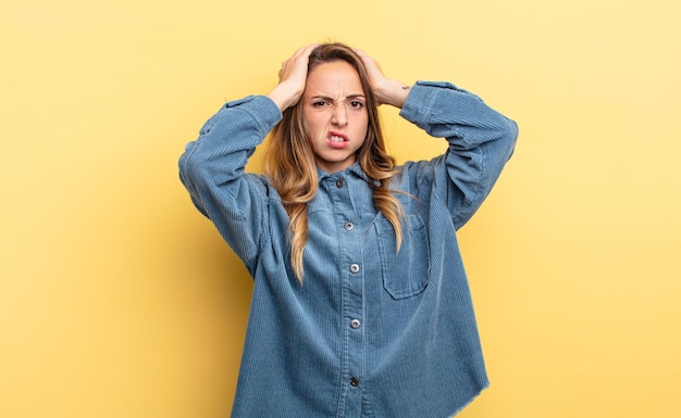 Sentindo-se frustrado e irritado, enjoado e cansado do fracasso, farto de tarefas enfadonhas e maçantes