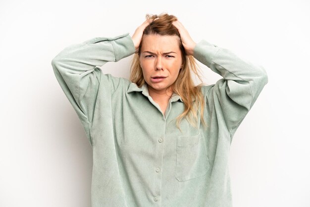 sentindo-se frustrado e irritado, enjoado e cansado do fracasso, farto de tarefas enfadonhas e maçantes