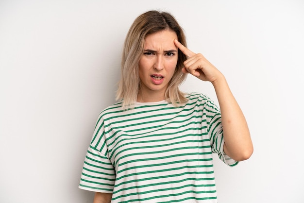 Sentir-se confuso e perplexo mostrando que você é louco louco ou fora de sua mente