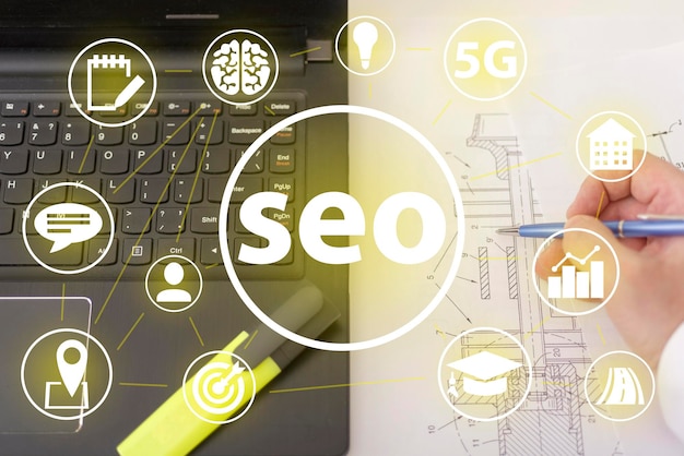 Seo e iconos el concepto de desarrollo del sistema.