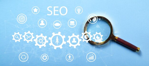 SEO Suchmaschinenoptimierung und Lupenanalyse
