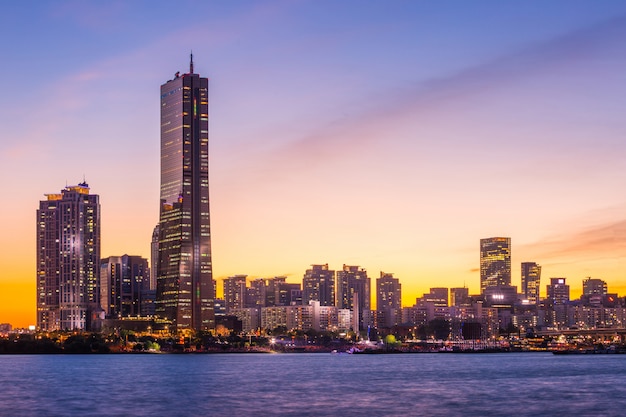 Seoul-Stadt und Wolkenkratzer, yeouido nach Sonnenuntergang, Südkorea.