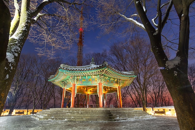 Seoul Tower im Winter am Namsan-Berg Seoul Südkorea