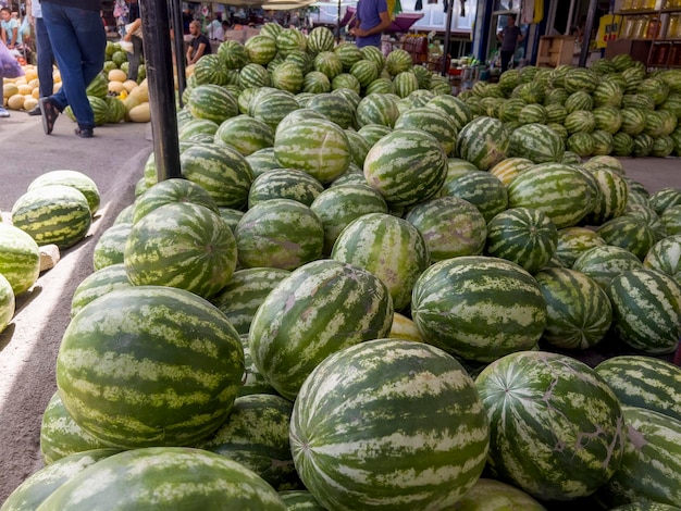 Desde septiembre los bazares se llenan de diferentes tipos de melones en Uzbekistán