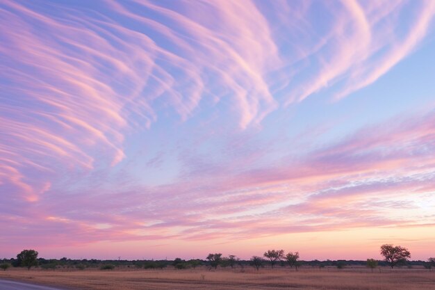 Foto sereno nascer do sol nuvens finas abraçando uma paisagem celeste tranquila