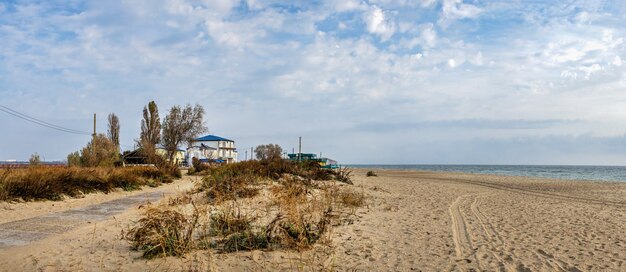 Sergeevka Resort in der Region Odessa, Ukraine, an einem sonnigen Herbstmorgen