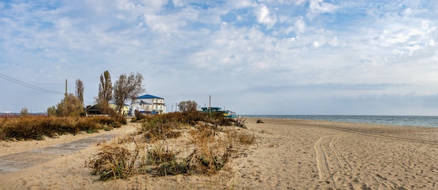 Sergeevka resort en la región de Odessa, Ucrania, en una soleada mañana de otoño