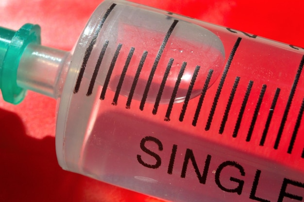 Foto seringa descartável médica com uma escala de medição fechada